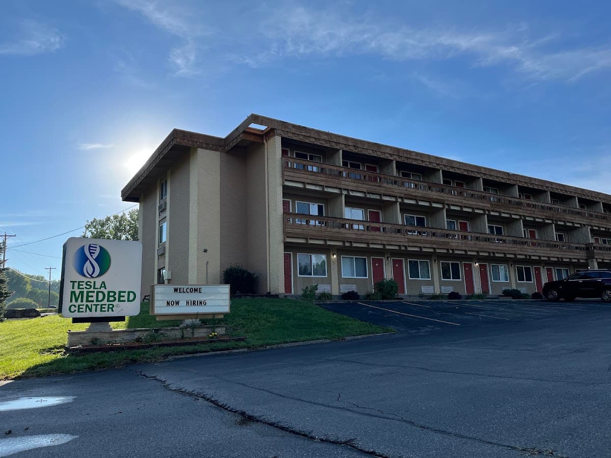 Tesla BioHealing Center, Hotel in East Dubuque