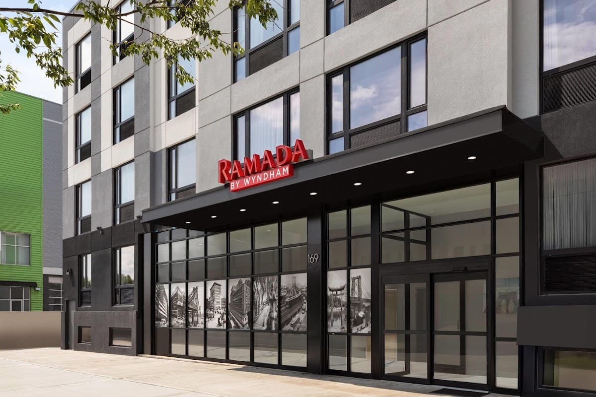 Ramada by Wyndham Brooklyn Empire Blvd, Hotel in Flatbush