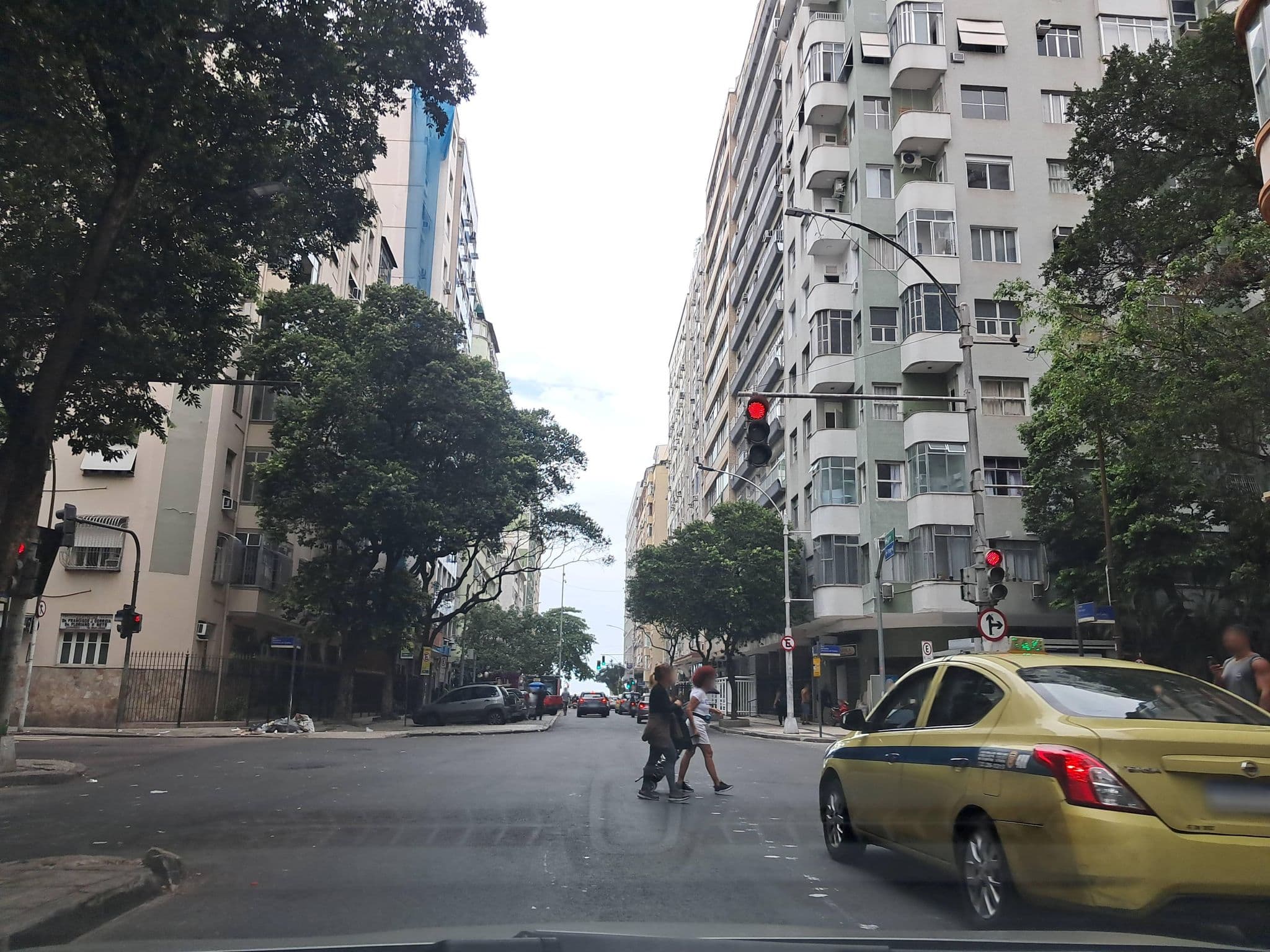 Street view near Windsor Plaza, Copacabana — © enzostana (CC BY-SA · Mapillary)