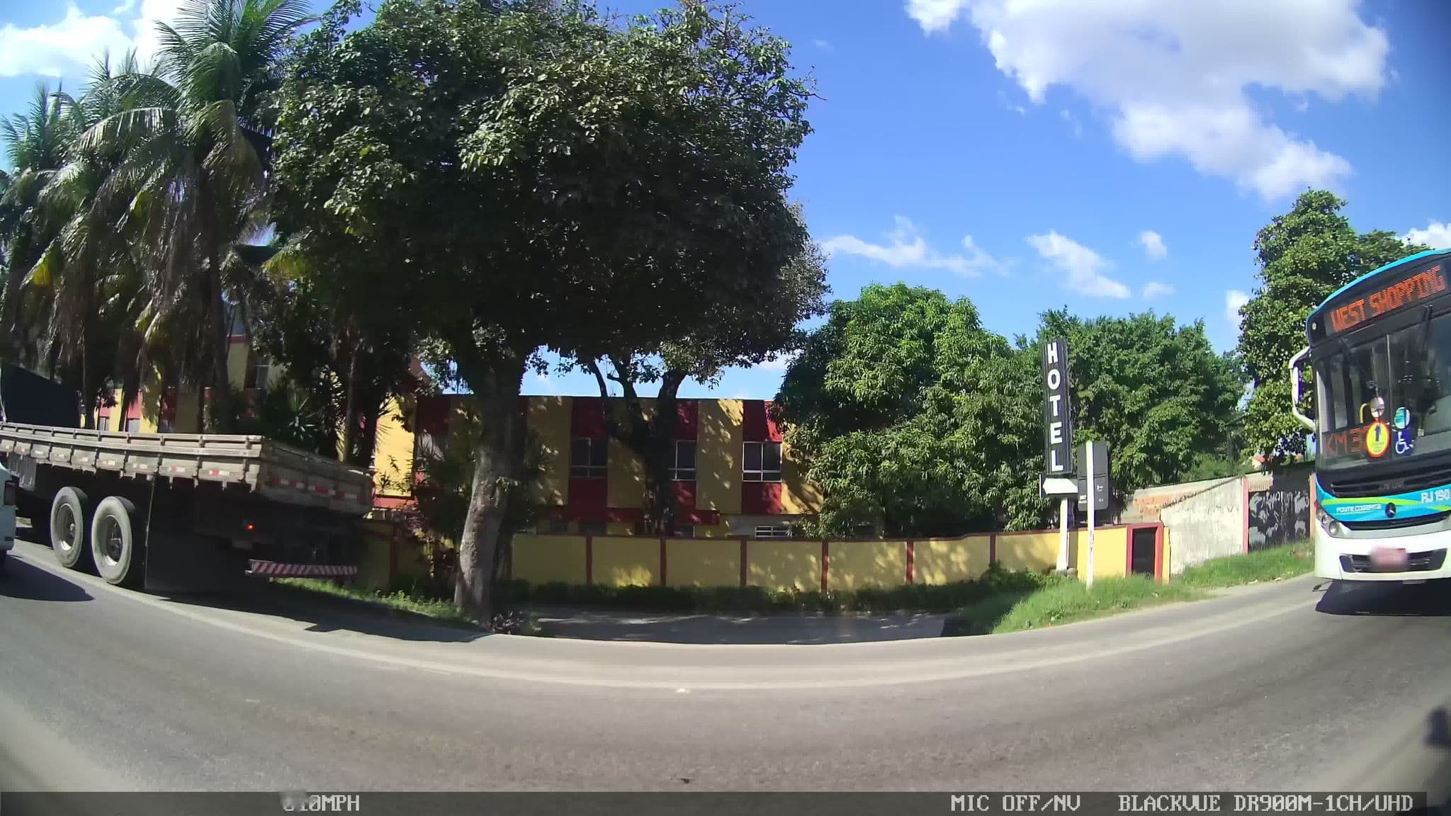 Street view near Motel Costa Rica, Universidade Rural — © kaart_1 (CC BY-SA · Mapillary)