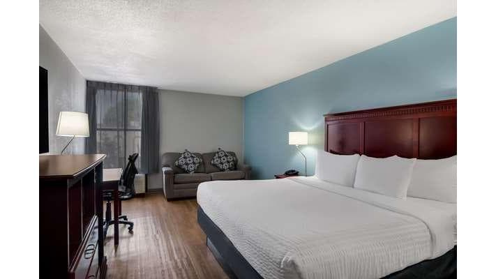 Clarion Inn & Suites Grand Rapids Airport, Hotel in East Grand Rapids
