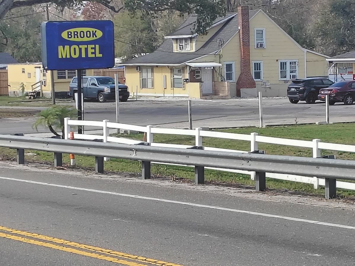 Brook Motel Efficiency, Hotel in Mango