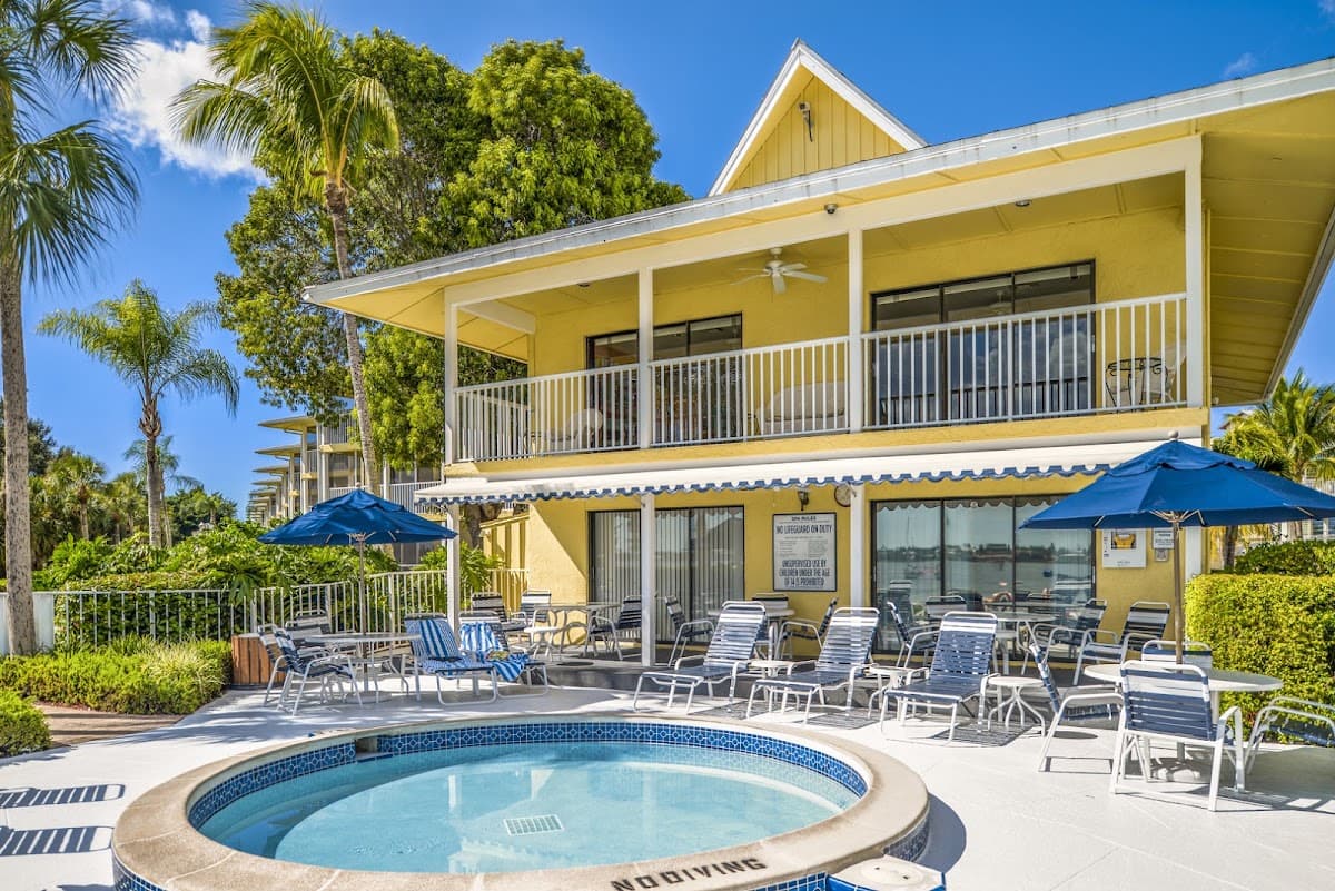 Hilton Vacation Club Charter Club Naples Bay, Hotel in Naples