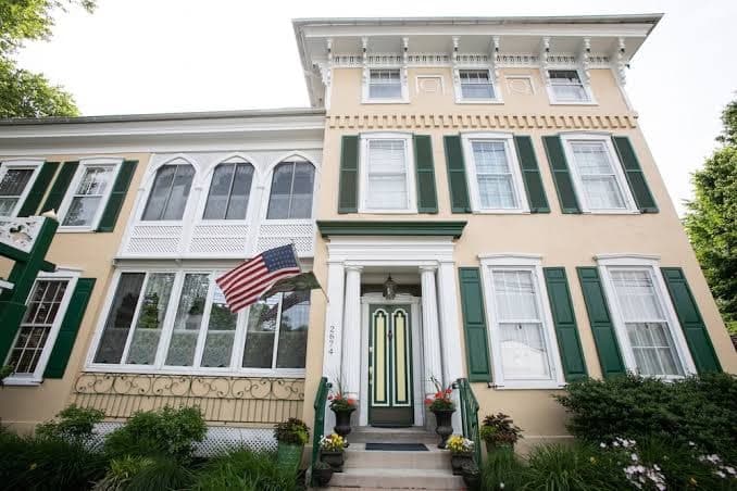 E.J. Bowman House, A Bed & Breakfast, Hotel in East Petersburg