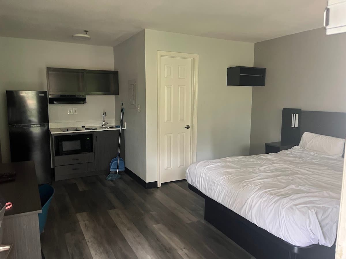 Efficiency Lodge, Hotel in East Point