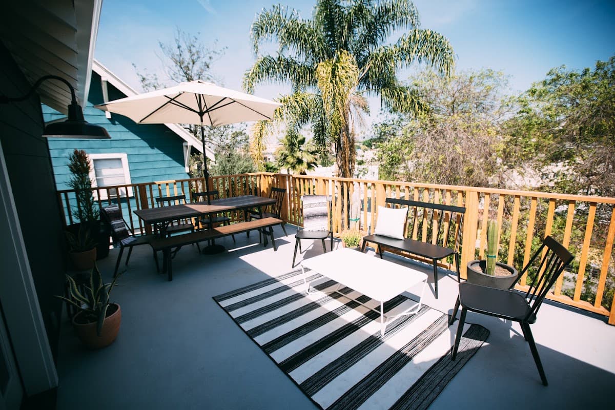 Noon on Sunset Hill, Hotel in Echo Park