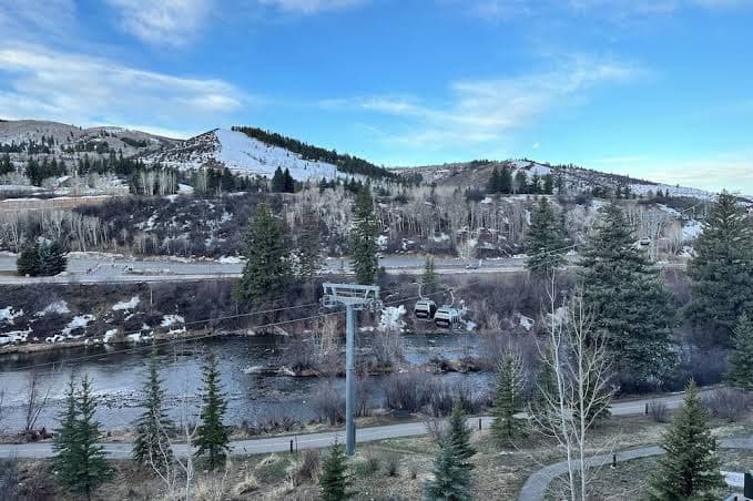Location!! Cozy hotel suite in welcoming Avon with AC, WiFi, fitness room, Hotel in Edwards