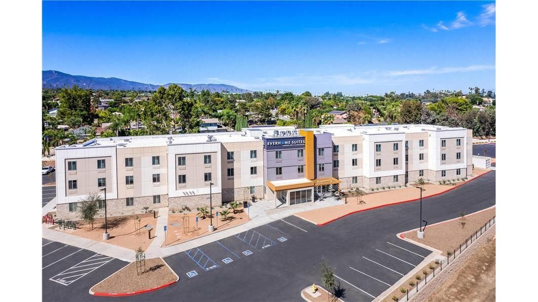 Everhome Suites Corona, Aparthotel in El Cerrito Corona