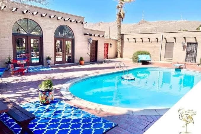 Huge Hacienda Home + 1 guest house ,Pool, Scenic Views, Up to 16 Adults, 4 kids, Guesthouse in El Paso