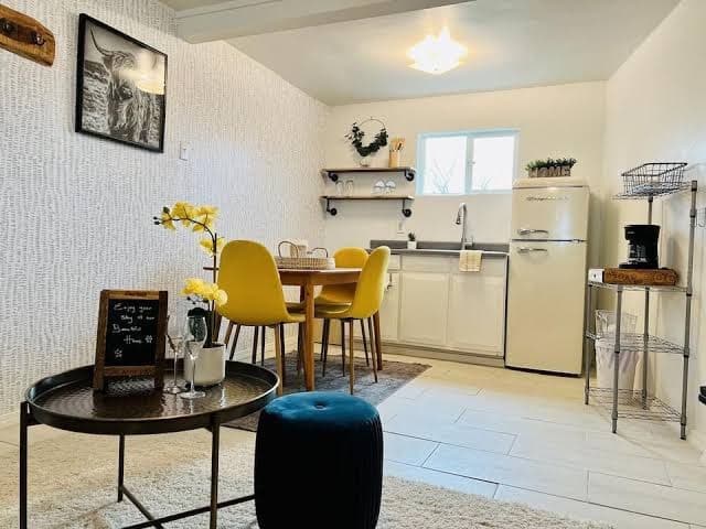 Pet Friendly Guest House With Great View of the Star on the Franklin Mountains, Guesthouse in El Paso