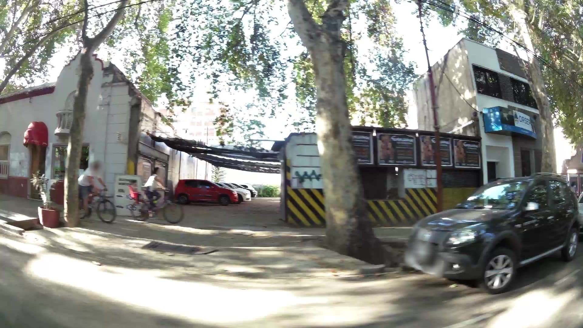 Street view near Plaza Italia, Mendoza — © kaartcam (CC BY-SA · Mapillary)