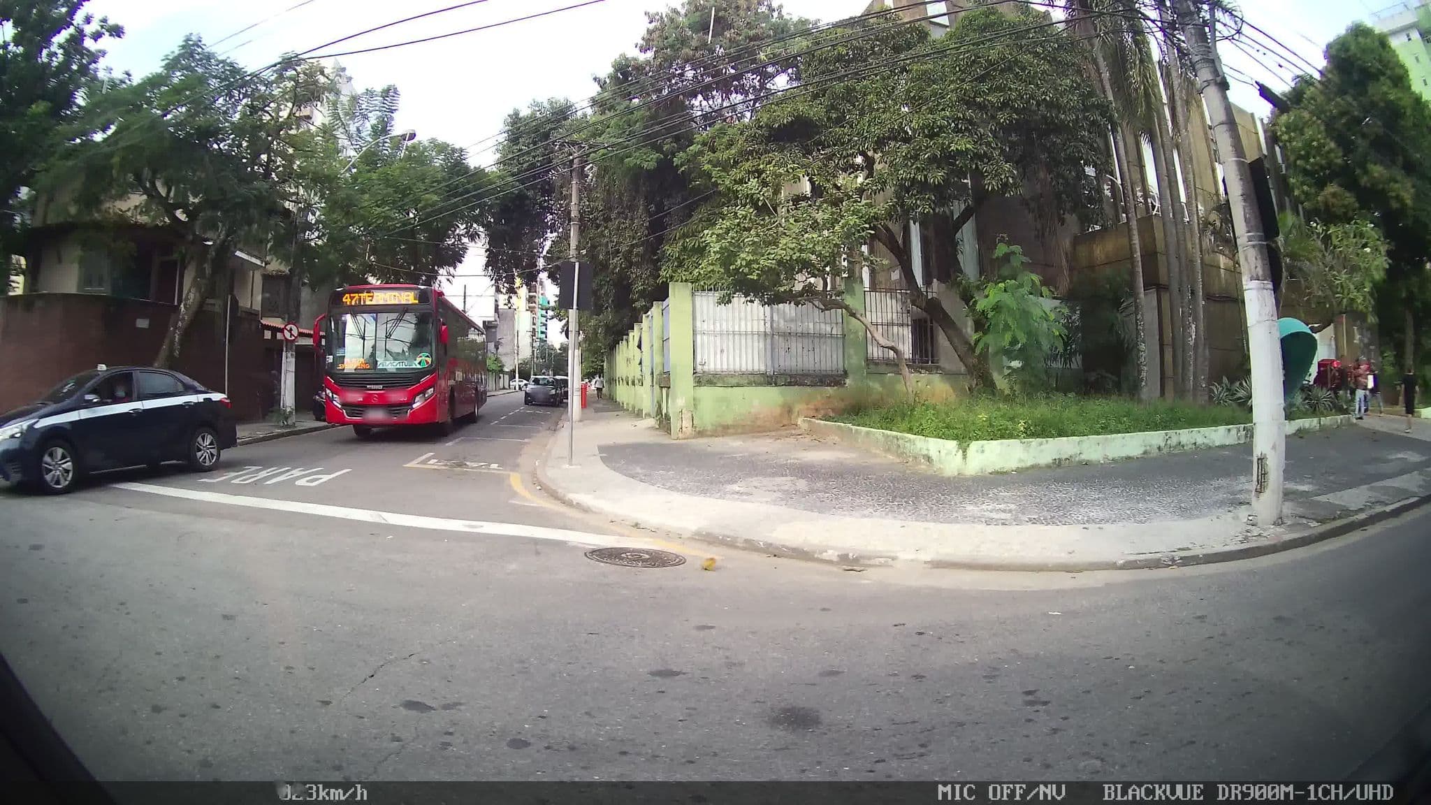 Street view near Pousada Recanto Icarai, Niterói — © kaart_2 (CC BY-SA · Mapillary)