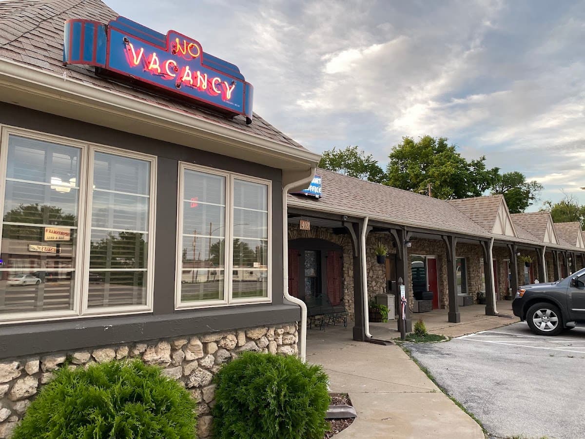 Historic Randles Court, Motel in Eldon