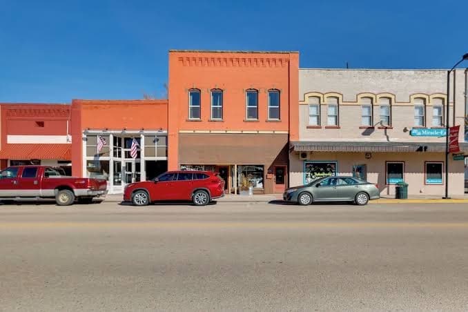 Walk to Shops & Eats: Charming Dtwn Emmett Apt!, Hotel in Emmett