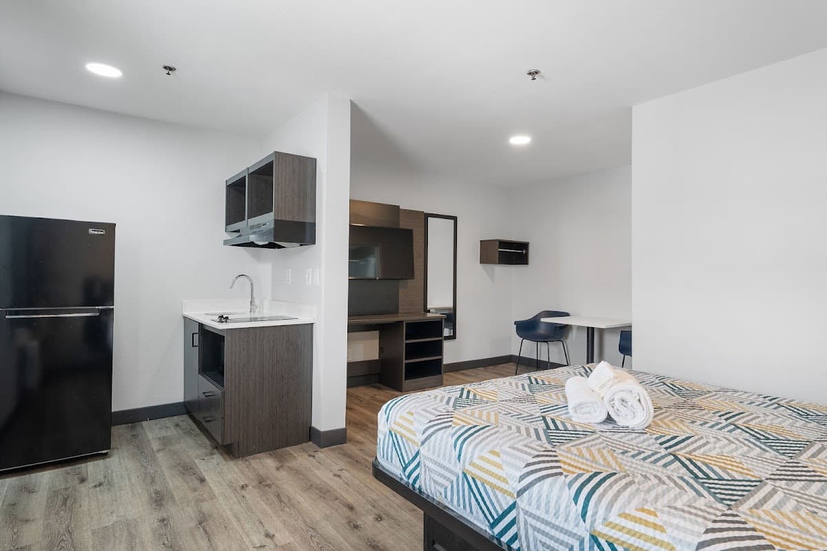 Southern Suites Pensacola Davis, Lodge in Ferry Pass