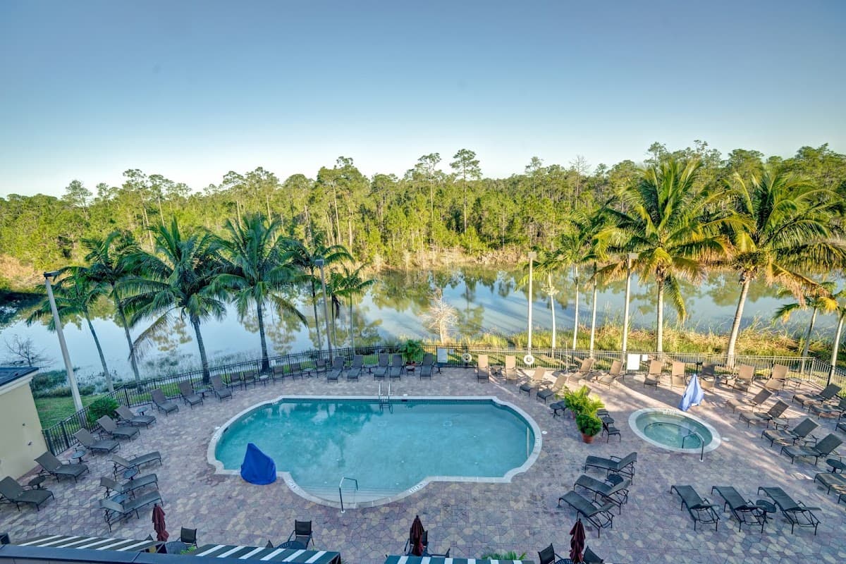 Embassy Suites by Hilton Fort Myers Estero, Hotel in Estero