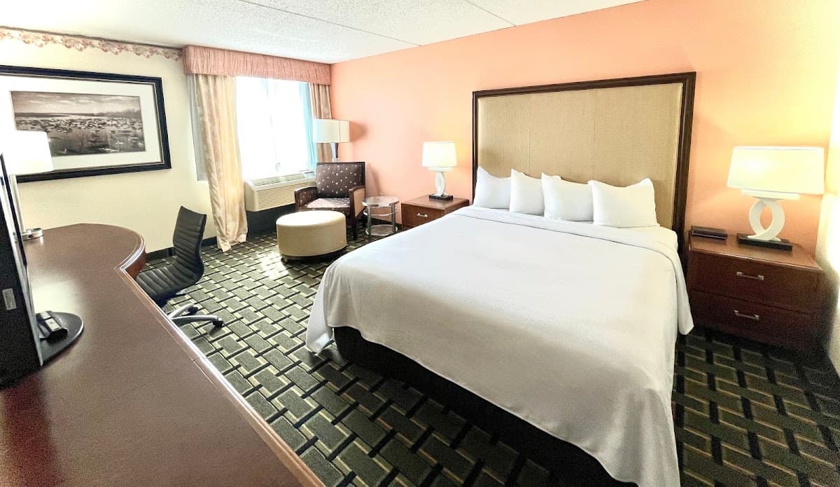 FairBridge Inn & Suites East of Cleveland, Hotel in Wickliffe