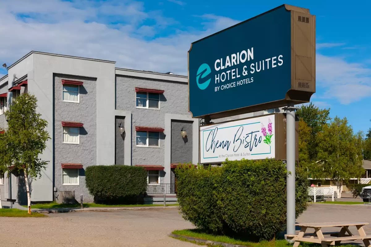 Clarion Hotel & Suites Fairbanks near Ft Wainwright, Hotel in Fairbanks