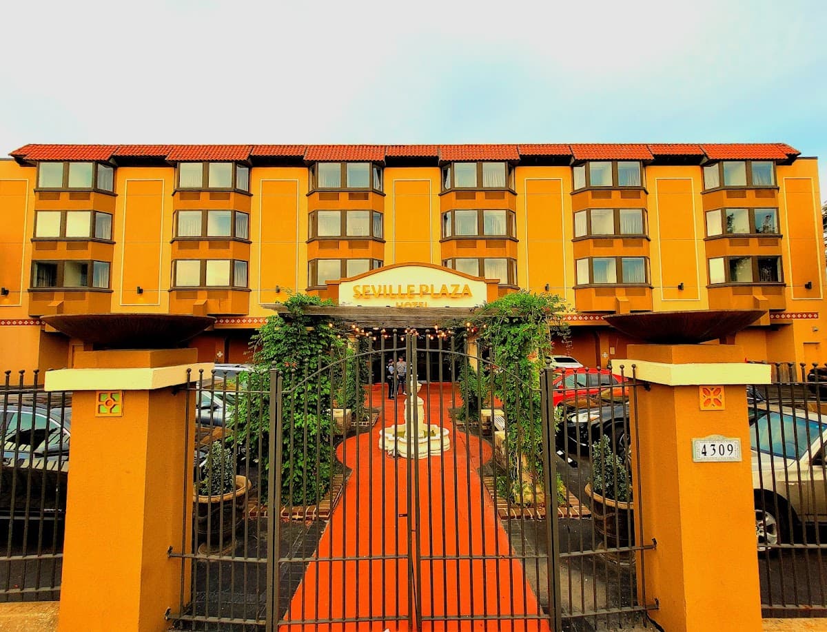 Seville Plaza Hotel, Trademark Collection by Wyndham, Hotel in Roeland Park