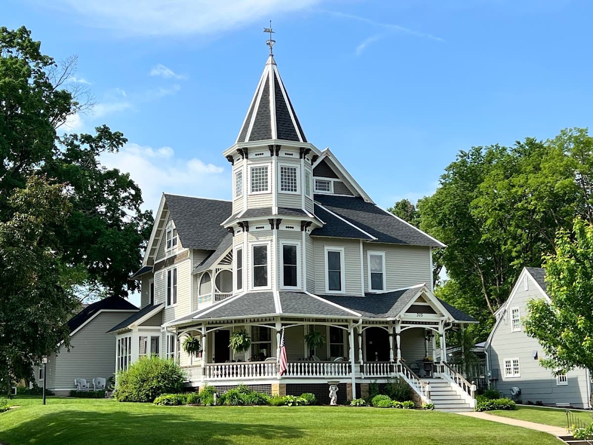 Historic Hutch House Boutique Inn & Suites, Hotel in Faribault