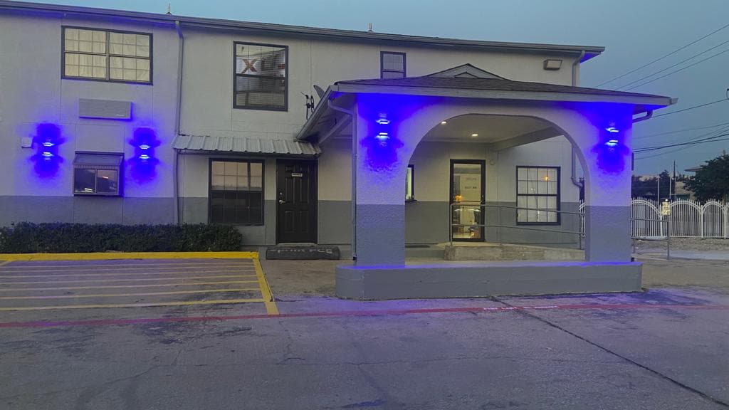 Delux inn, Hotel in Farmers Branch