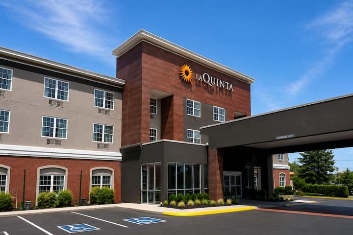 La Quinta Inn & Suites by Wyndham Knoxville West, Hotel in Farragut