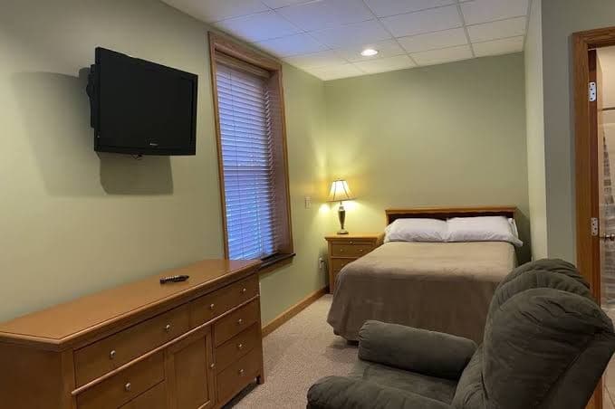 Refurbished efficiency in Historic Hotel, Hotel in Williamsport