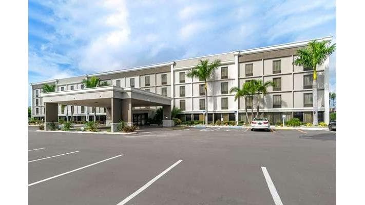 Comfort Inn & Suites St. Pete - Clearwater International Airport, Hotel in Feather Sound