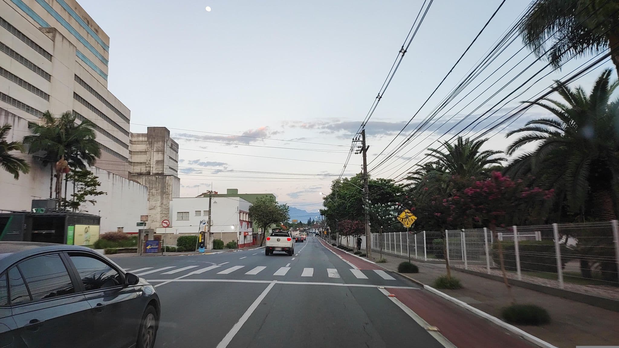 Street view near Hotel Mercure, Jaraguá do Sul — © diegokrein (CC BY-SA · Mapillary)