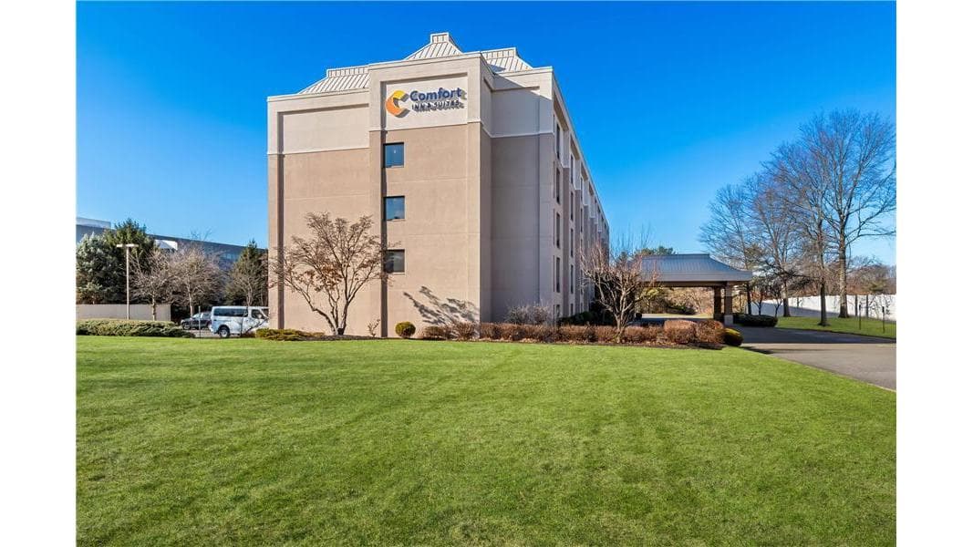 Comfort Inn & Suites Somerset - New Brunswick, Hotel in Franklin Center