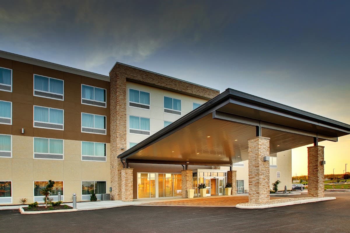 Holiday Inn Express & Suites Findlay North by IHG, Hotel in Findlay