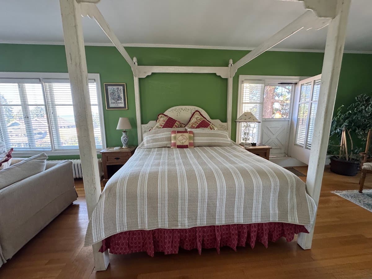 The Villa Bed and Breakfast, Bed & Breakfast in Tacoma