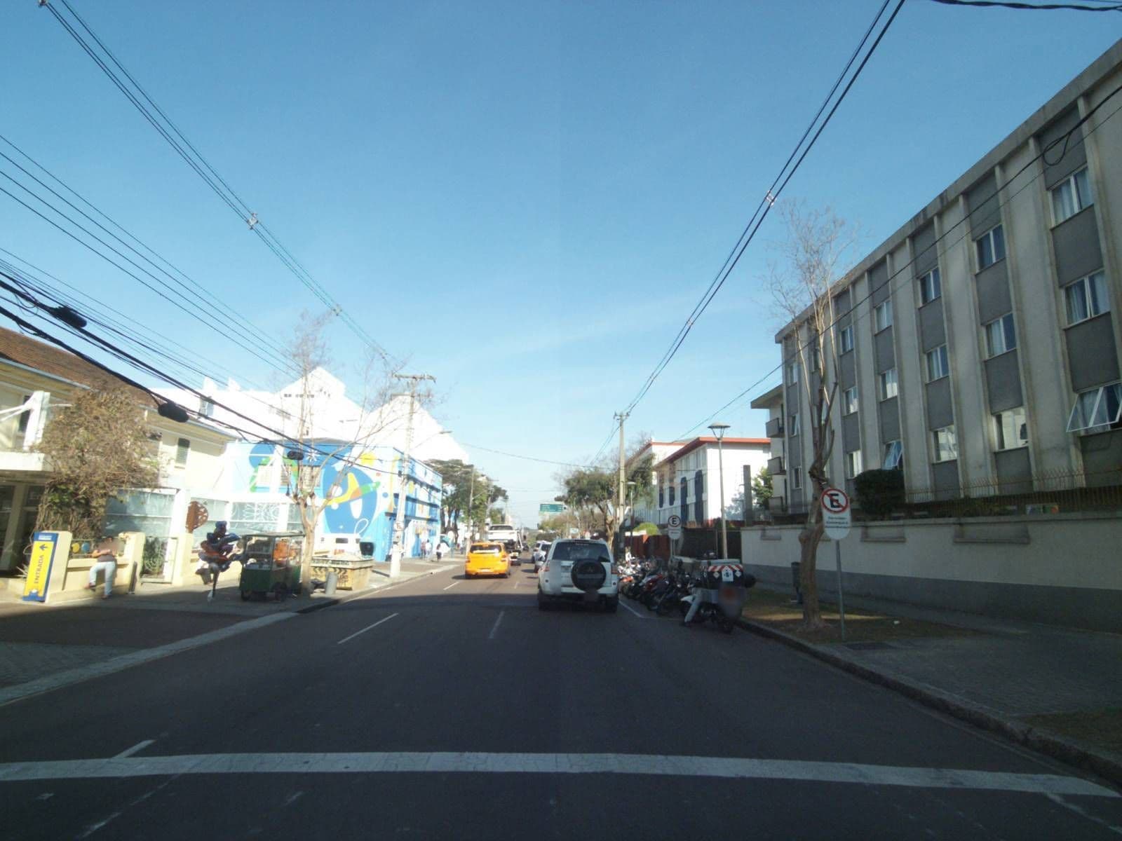 Street view near Che Lagarto Suites, Curitiba — © projevias (CC BY-SA · Mapillary)