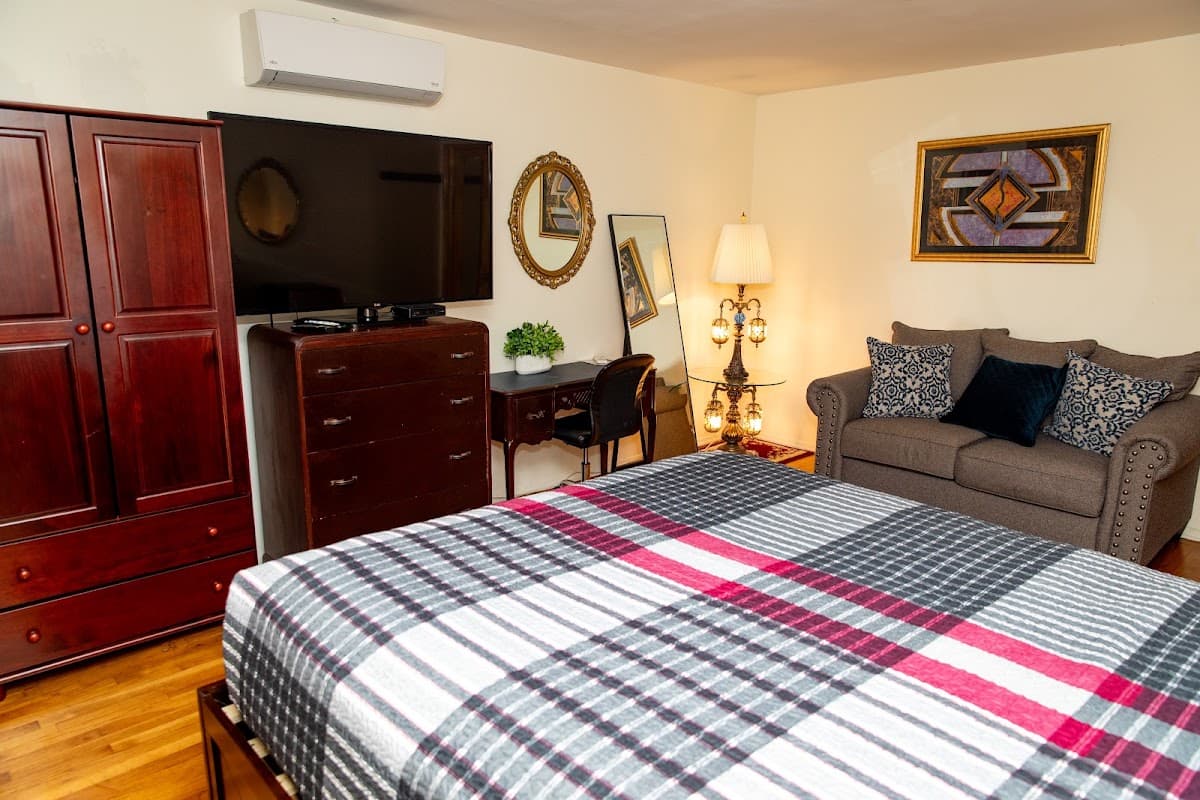 Spacious Comfy Room In Cozy Classy Duplex, Hotel in Canarsie