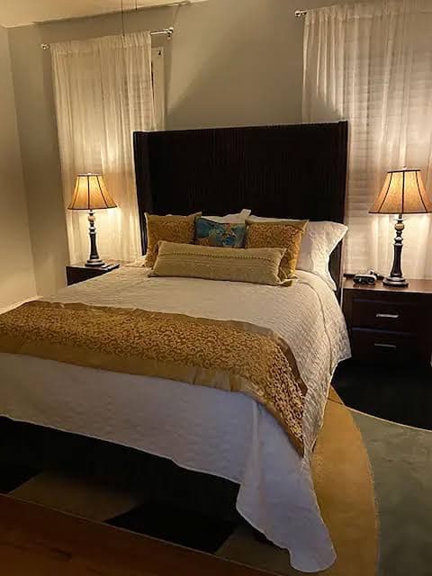 Taqwa's Brooklyn Retreat in Marine Park, Hotel in Flatlands
