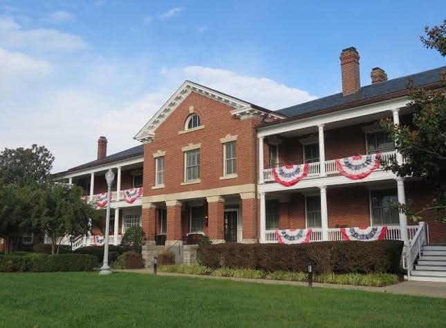 IHG Army Hotels Wainwright Hall - Historia, Hotel in Rosslyn