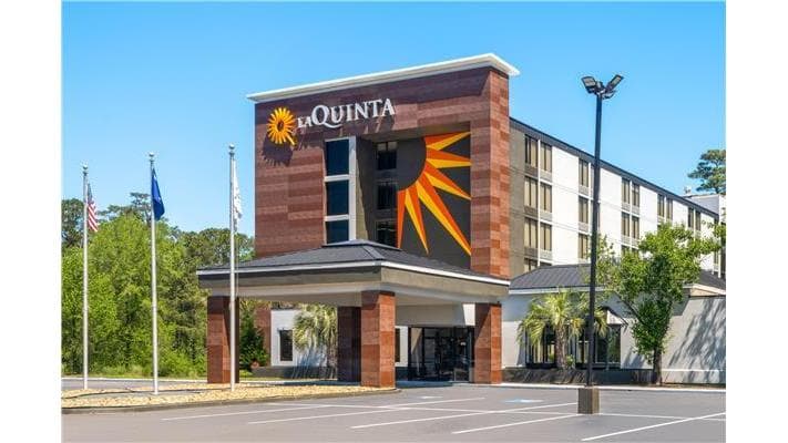 La Quinta Inn & Suites by Wyndham Myrtle Beach, Hotel in Forestbrook