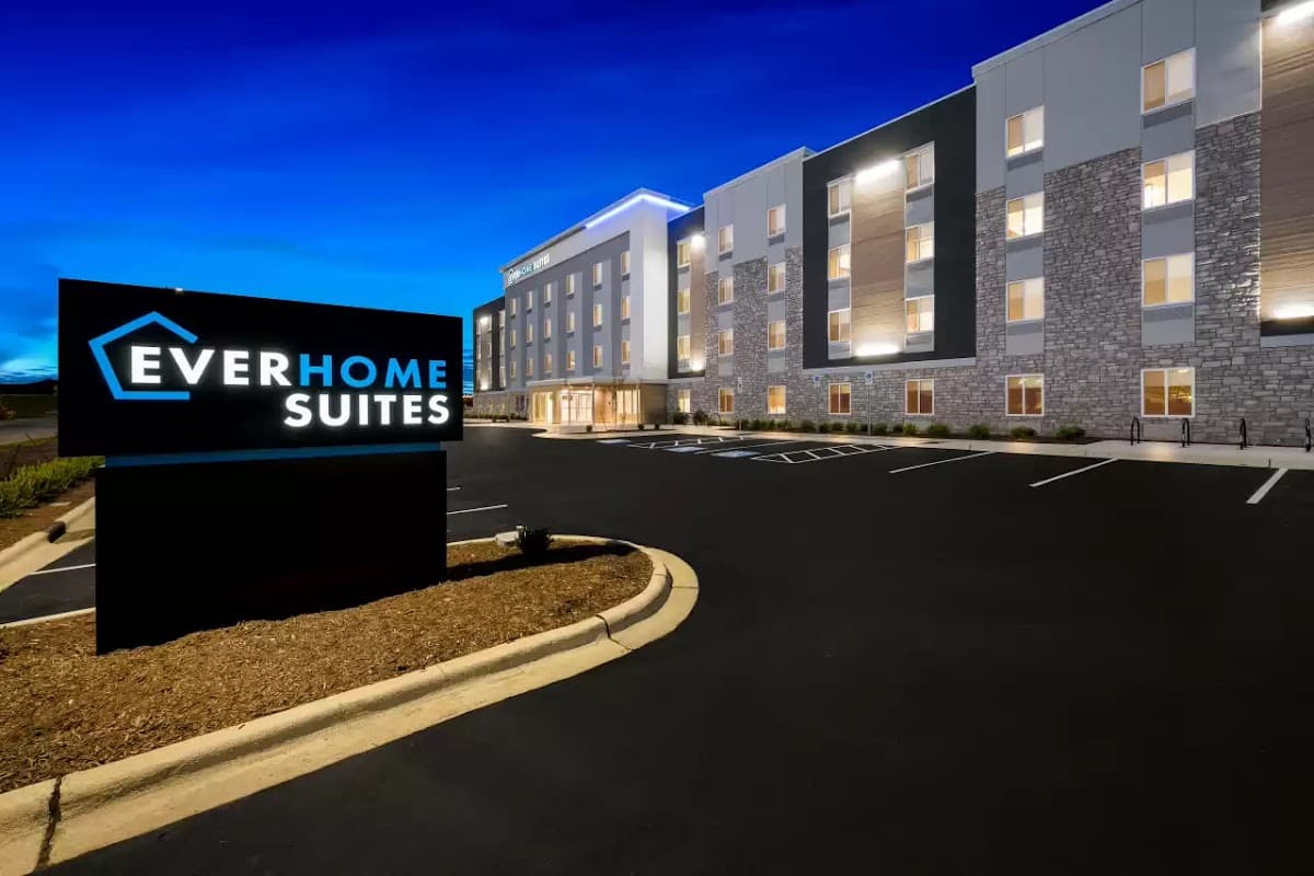 Everhome Suites Fayetteville near Fort Bragg, Aparthotel in Fort Bragg