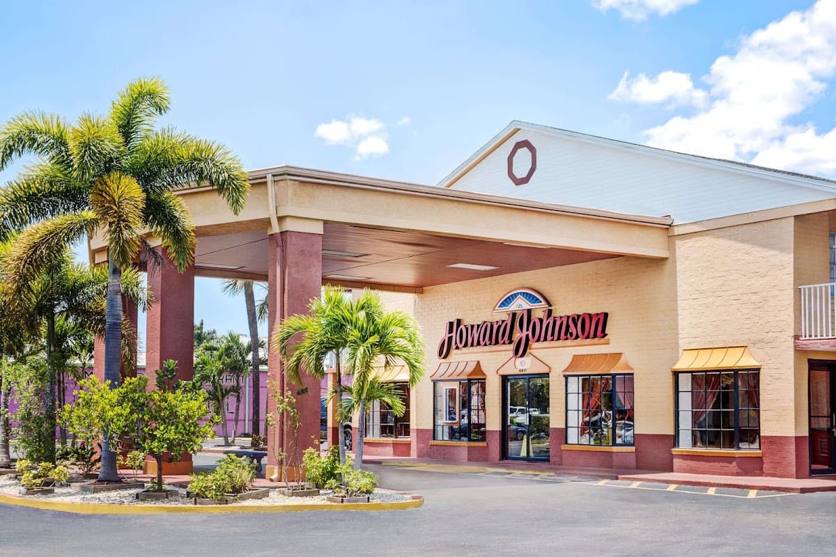 Howard Johnson by Wyndham Ft. Myers FL, Hotel in Pine Manor
