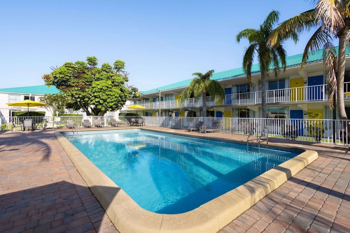 Days Inn & Suites by Wyndham Fort Pierce Midtown, Hotel in Fort Pierce South