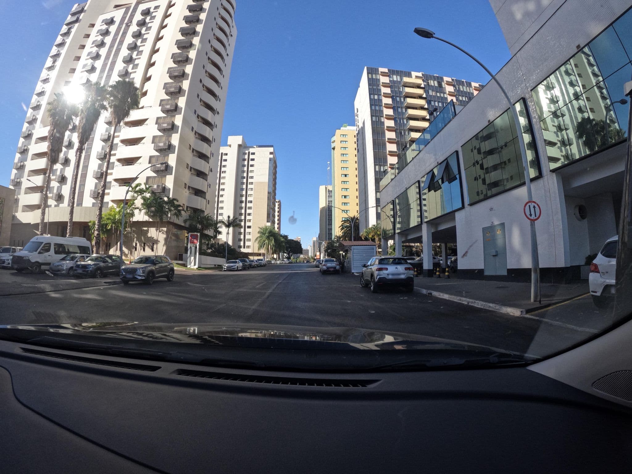 Street view near Flat Athos Bulcão Residence Service, Plano Piloto — © vishal0403 (CC BY-SA · Mapillary)