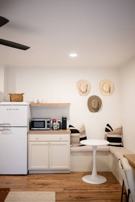 Cowtown Casita - Private guesthouse in Fort Worth - Walking distance to TCU!, Holiday Home in Fort Worth