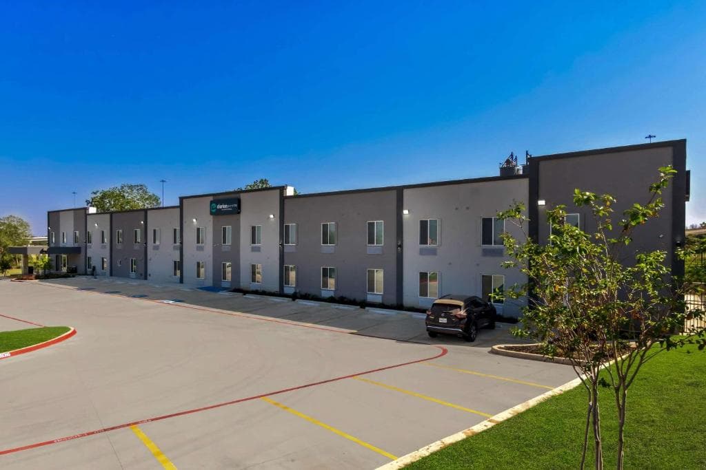 Clarion Pointe Fort Worth East - Arlington, Hotel in Richland Hills
