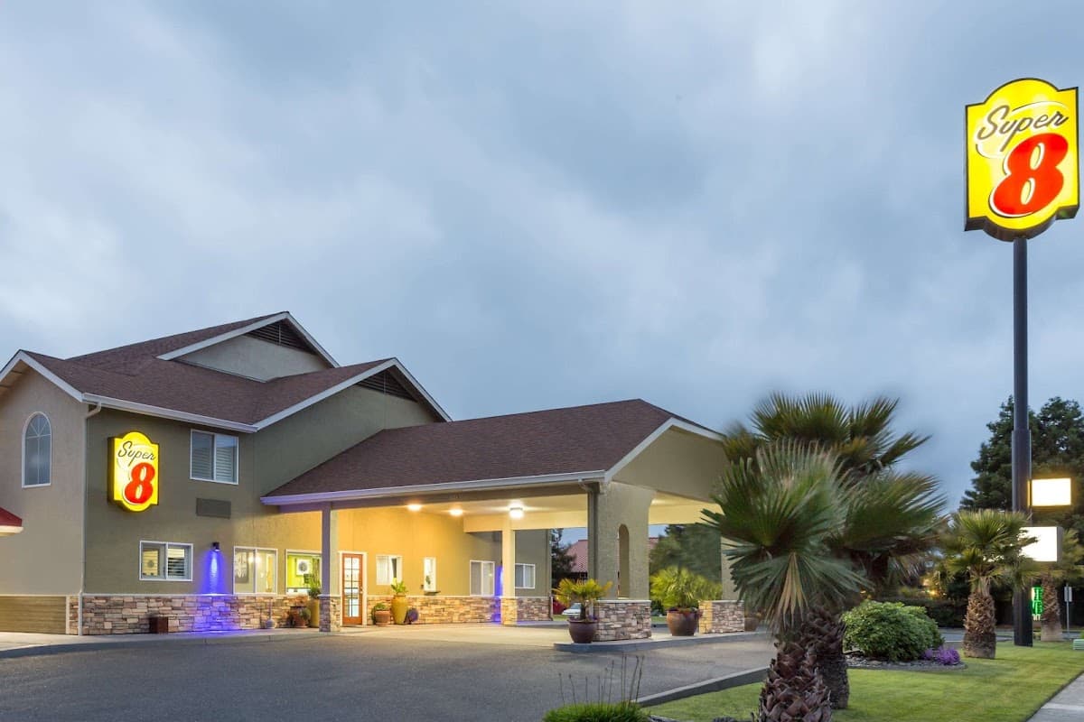 Super 8 by Wyndham Fortuna Avenue Of The Giants, Hotel in Fortuna