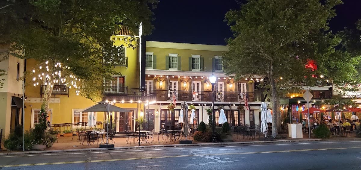 The American Hotel - Market Yard Grille, Hotel in Freehold