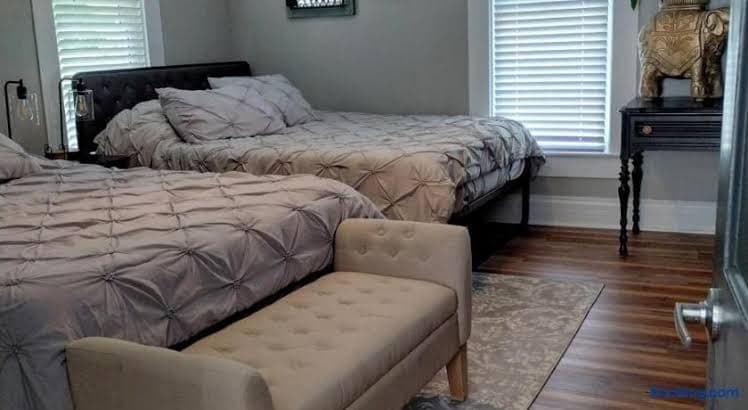 The Bluebird Guesthouse walk to downtown - Entire Place, Holiday Home in French Lick
