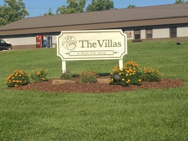 Villa. Casino on Hotel property Near by , swim park, patoka lake boating, Holiday Home in French Lick