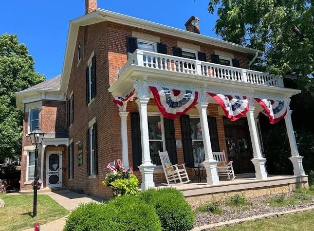 Lamberson Guest House, Bed & Breakfast in Galena