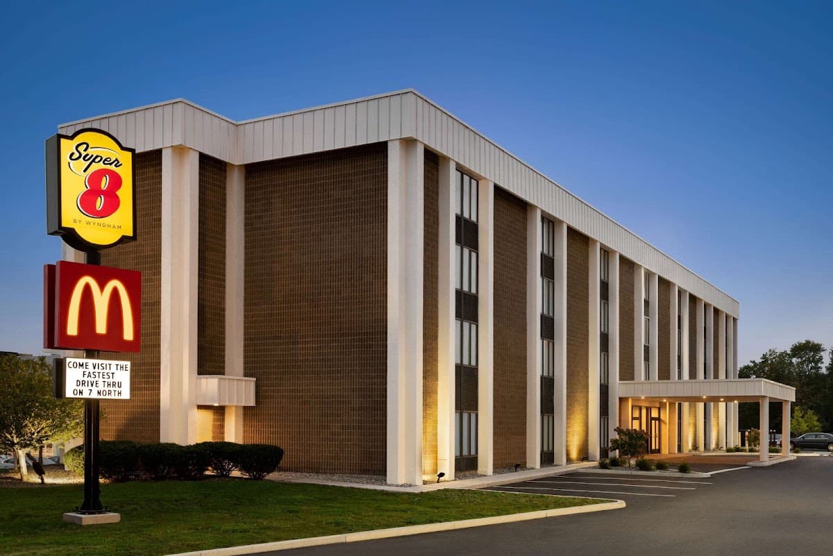 Super 8 by Wyndham Liverpool/Syracuse North Airport, Hotel in Galeville