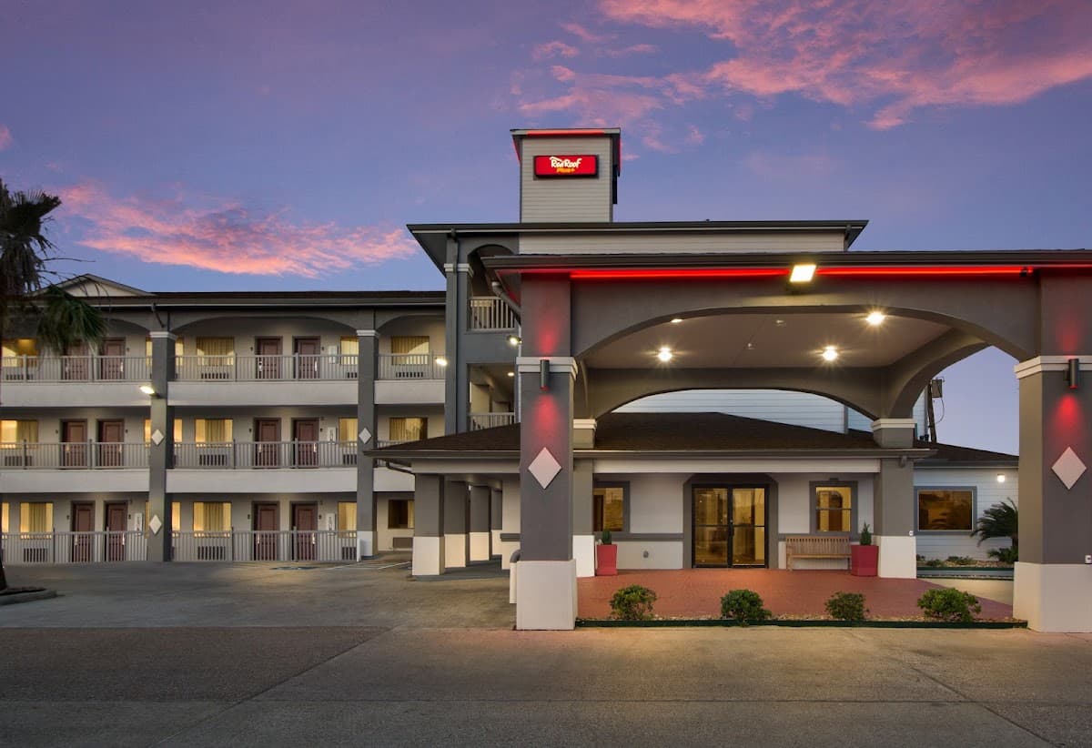 Red Roof PLUS+ Galveston - Beachfront, Hotel in Galveston